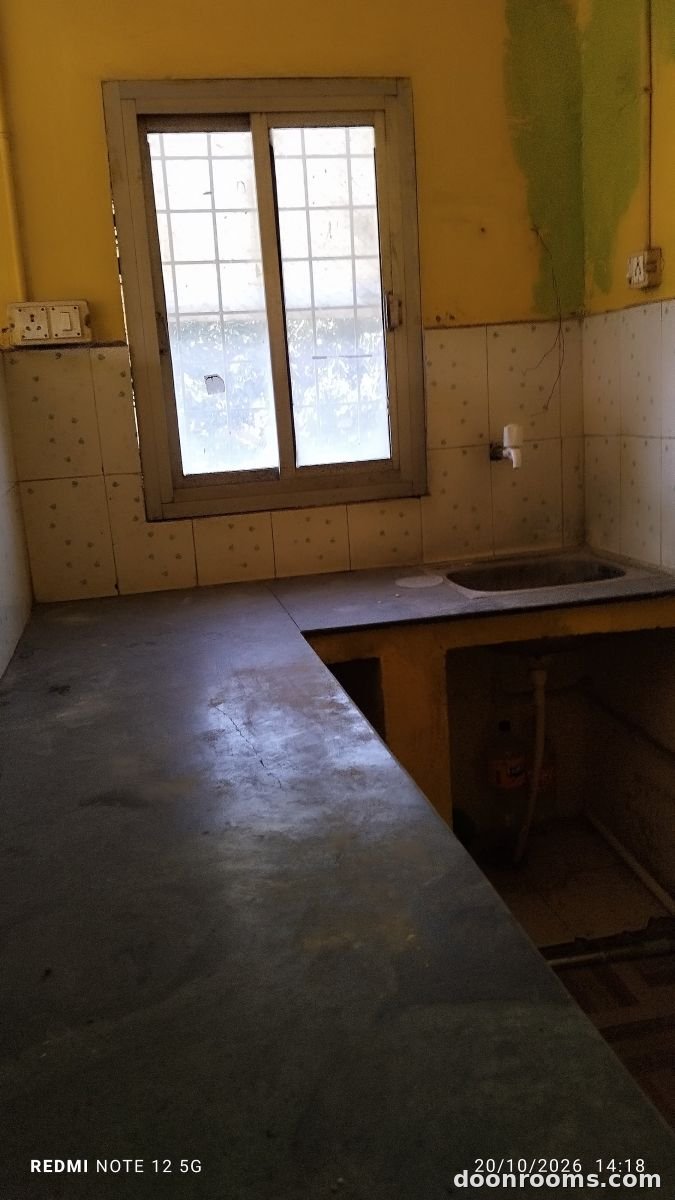 Single Room with kitchen and bathroom available in Banjarawala Dehradun