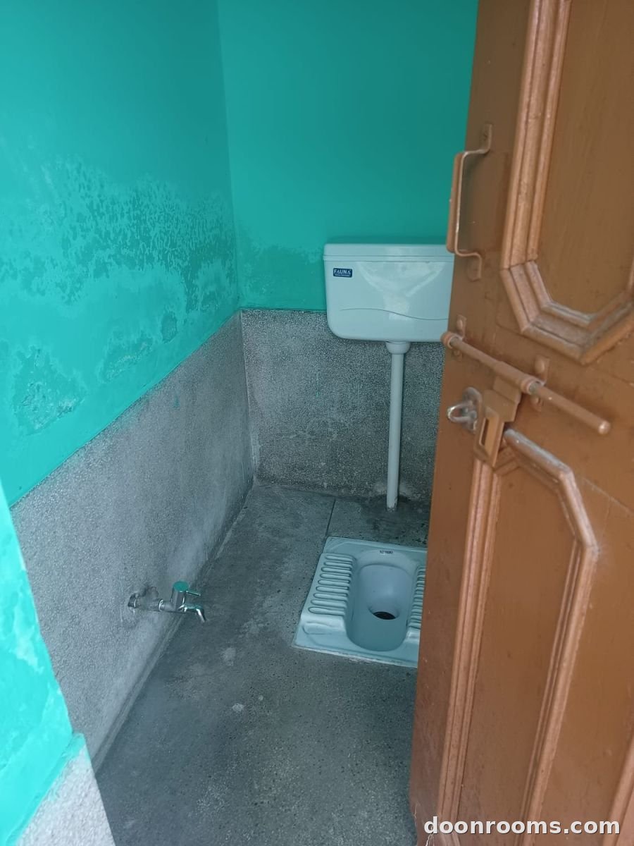 Single Room with kitchen and bathroom near LIC building Dharampur